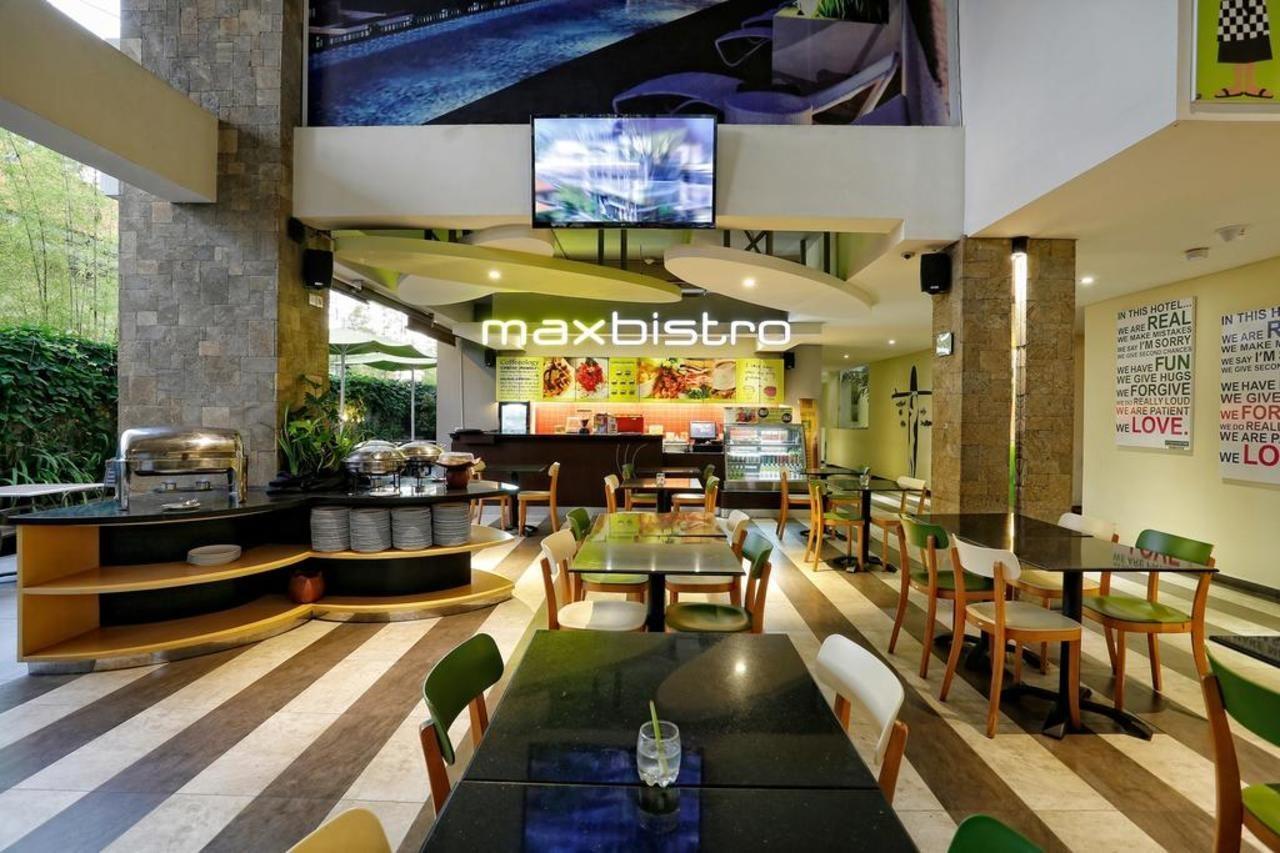 Maxonehotels At Bukit Jimbaran Exterior foto